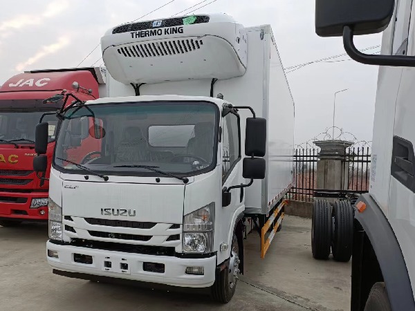 ISUZU Refrigerator Truck