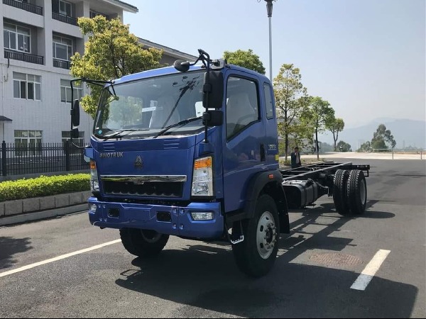 4x2 Right hand drive HOWO truck chassis