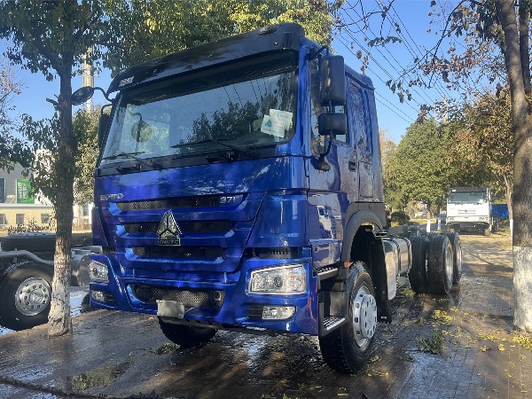 371HP SINO TRUK HOWO Truck Chassis