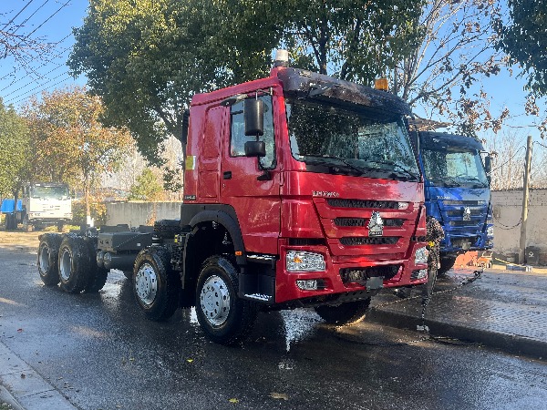 371HP 8x4 SINO TRUK HOWO Truck Chassis