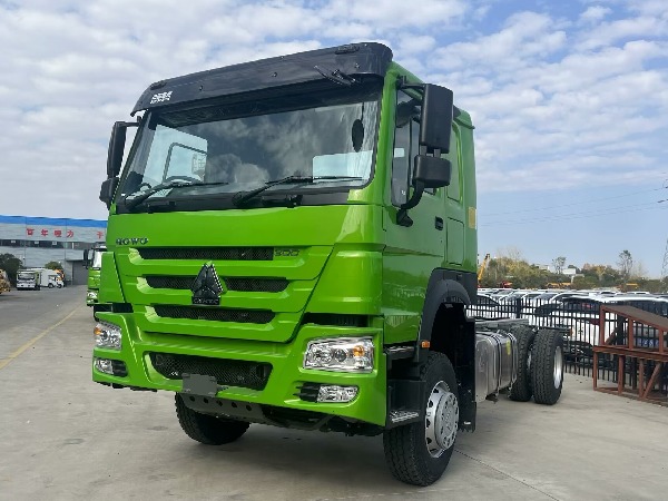 4x2 300HP SINO TRUK HOWO Truck Chassis